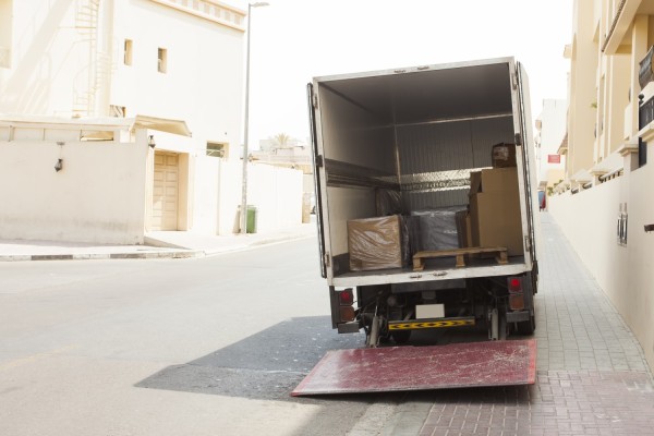 Benefits of Hiring Movers & Packers V.S Moving by Yourself