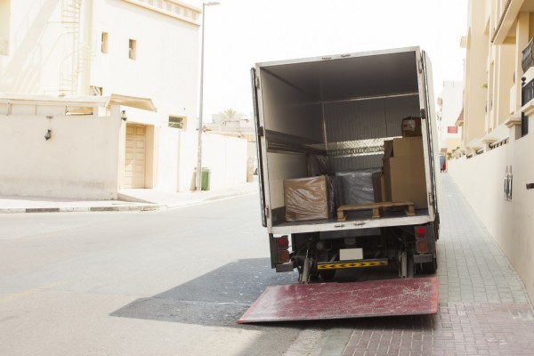Advantages of Hiring Movers in UAE